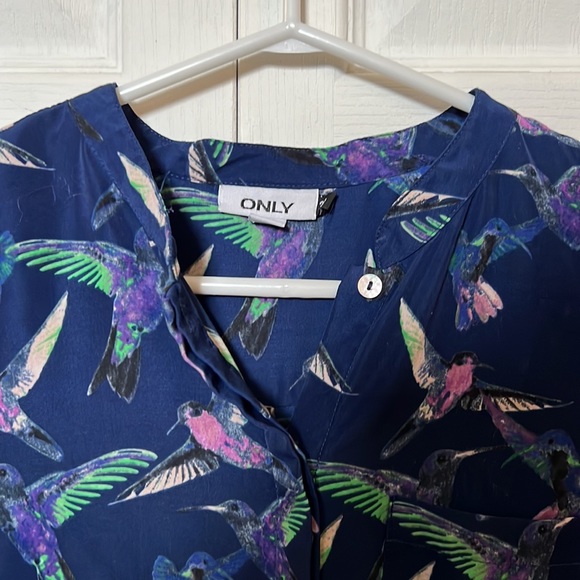 Bird patterned hi-lo blouse - Picture 3 of 4